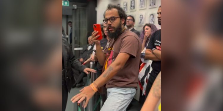 “Horrorosa”: ex-candidato xinga deputada e é indiciado pela polícia. Veja vídeo