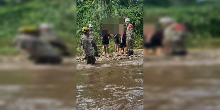 Jovens ficam ilhados após subida repentina de rio em GO