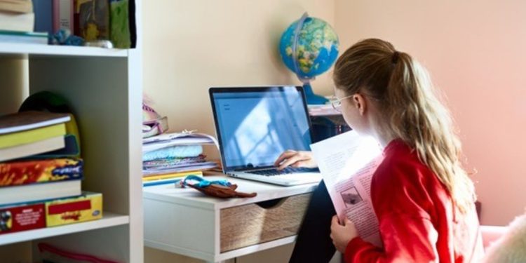 Programa abre 1,5 mil vagas para capacitar jovens no mercado digital