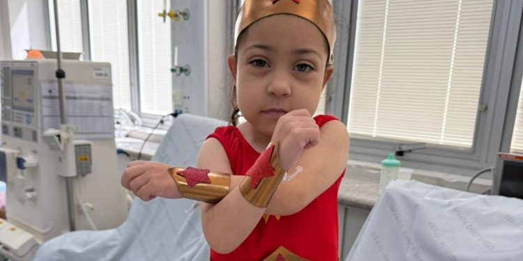 “Fé”, afirma mãe após filha superar parada cardíaca de 30 minutos