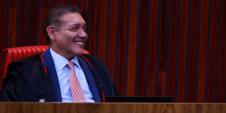 Nunes Marques inova e surpreende colegas com tese que livra atual governador de Roraima