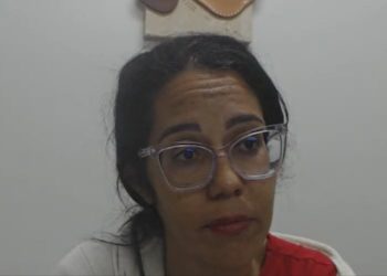 Mulher que deu veneno ao marido diz que ele teria ameaçado a família. Veja vídeo