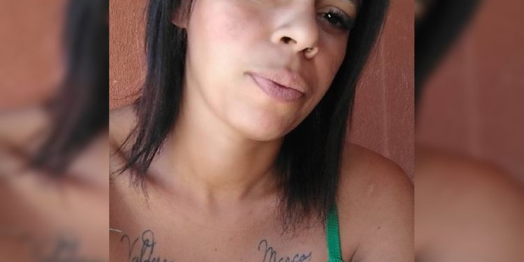 Mulher morta com facada no pescoço pelo ex será sepultada nesta 2ª