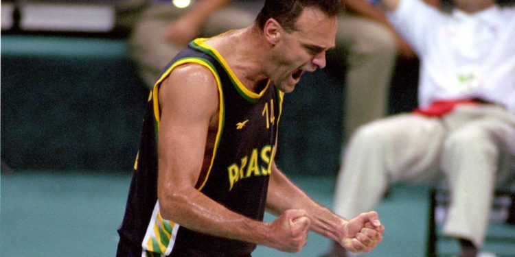 Oscar Schmidt recebeu título de Cidadão Honorário de Brasília em 1998