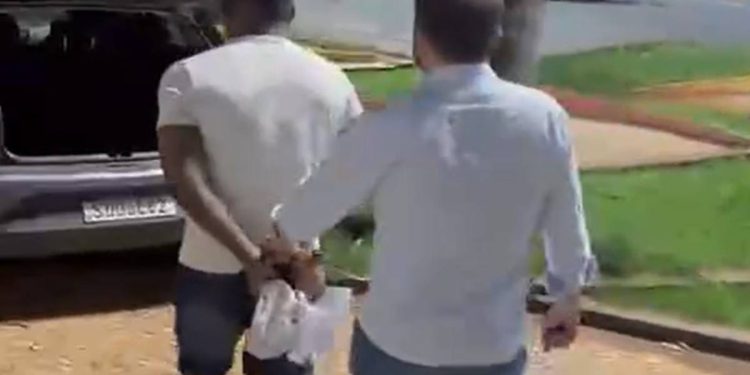 Homens são presos por estupro após dopar mulheres em boate. Veja vídeo