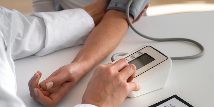 Além do sal: entenda o que aumenta o risco de hipertensão