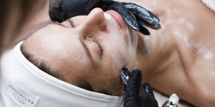 Procedimentos estéticos: saiba quando será julgado recurso de proibição a biomédicos