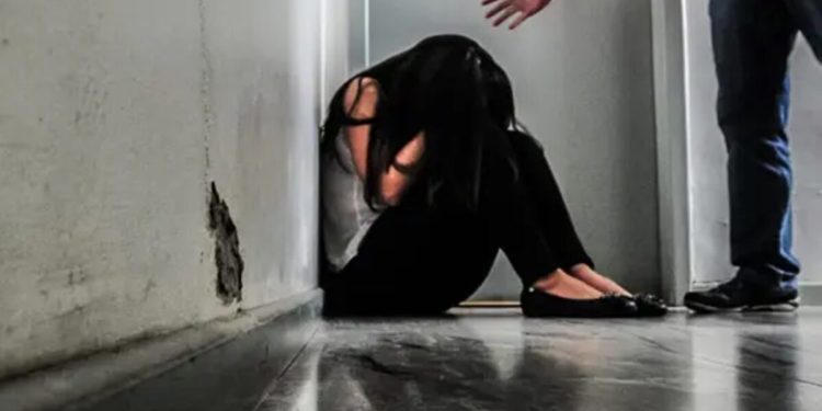 Mulher é estuprada e mantida em cárcere privado por três dias no DF