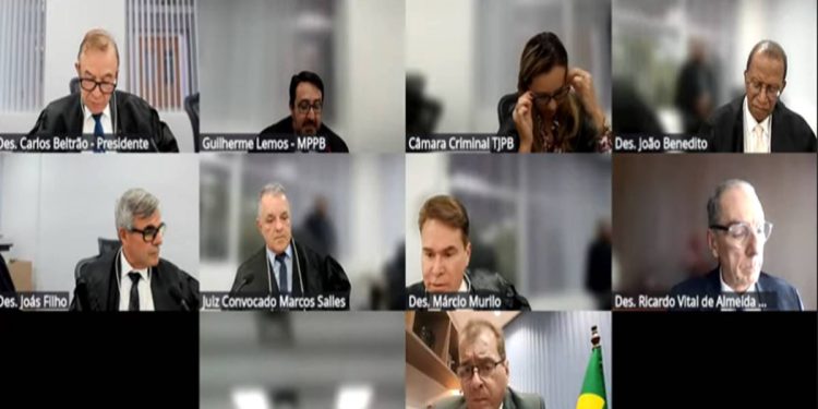 Juiz saúda advogado de verde-oliva em 31 de março; órgão pede apuração