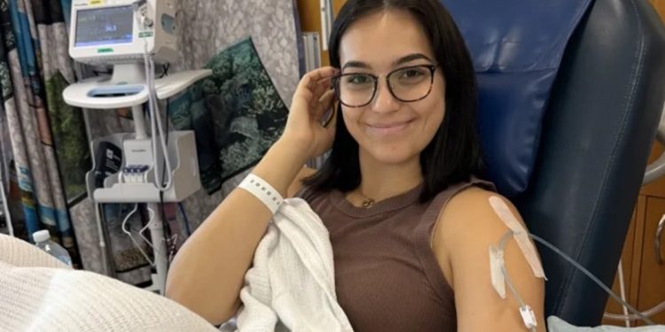 Jovem descobre câncer no sangue após ter sintomas tratados como sarna