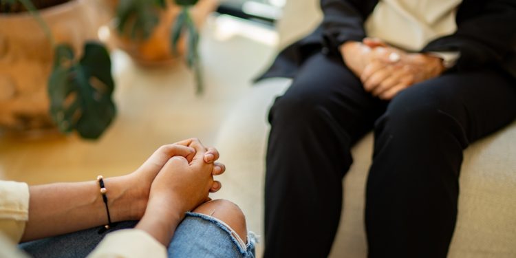 Dependência química: como é o tratamento em clínica de reabilitação?