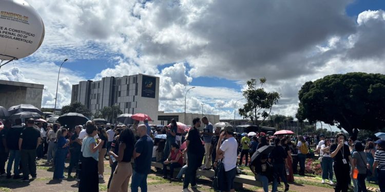 Ato no Buriti termina sem acordo entre GDF e servidores da Saúde