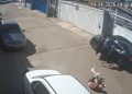 Câmeras de segurança flagram assalto e agressão a motorista no DF. Veja vídeo