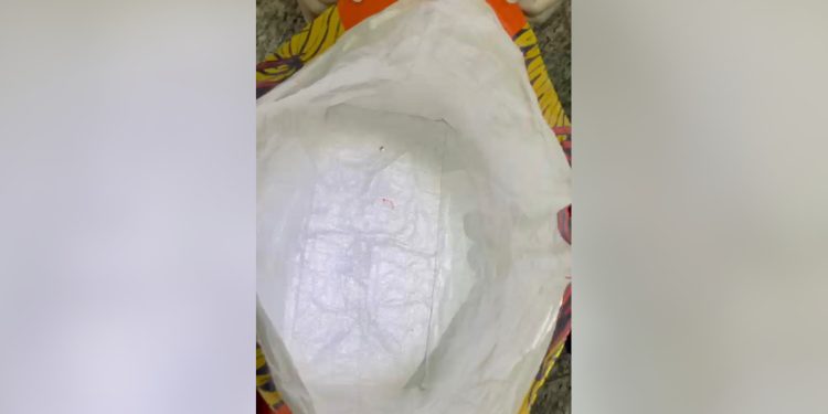 Funcionários de hospital encontraram sacola em que mulher teria levado veneno para matar marido