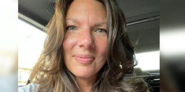 Mulher saudável ignora sintomas comuns e morre de câncer raro