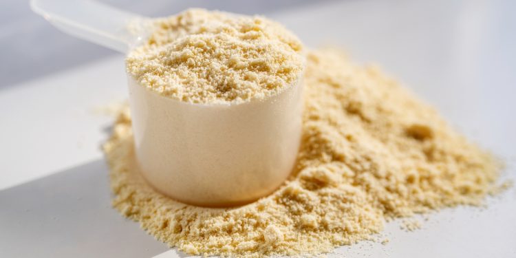 Whey protein e creatina para crianças: pediatras alertam sobre o uso