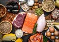 Além do frango: os melhores alimentos para bater sua meta de proteína