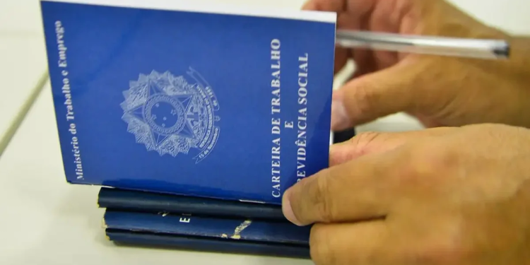 DF tem 1 mil vagas de emprego nesta quinta (14/5). Salários são de até R$ 4 mil