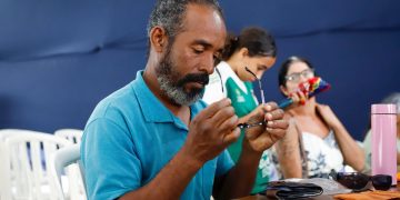 Moradores do Sol Nascente recebem 2 mil óculos e exames grátis