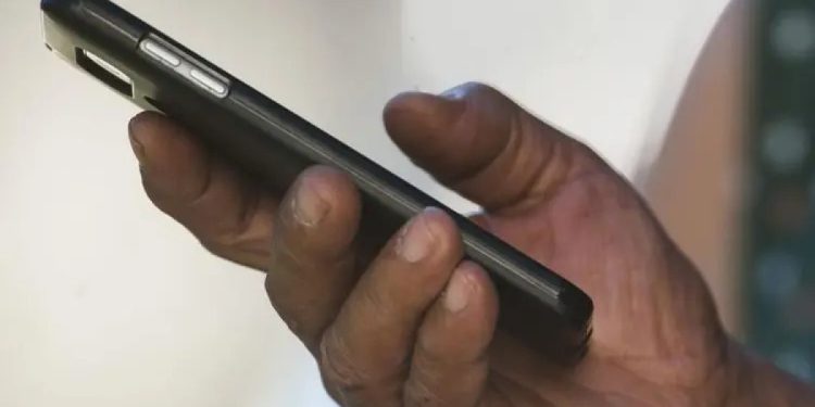 Homem chantageia ex e pede R$ 1,8 mil para não vazar vídeo íntimo dela
