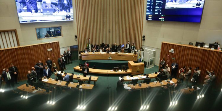 Projeto sobre tabela do SUS gera impasse e adia votação na CLDF