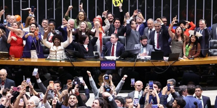 Fim da escala 6×1: as ameaças do Senado e das “pegadinhas” escondidas do texto aprovado