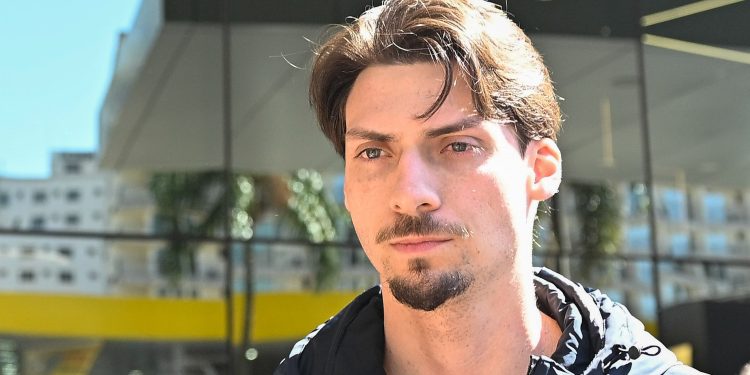 Jair Renan pede exclusão de publicação que o associa a fraude