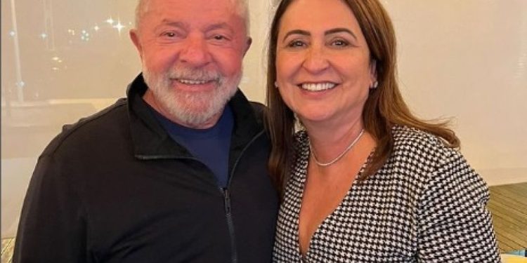 Kátia Abreu se filiou ao PT disposta a “sacrifício” por Lula