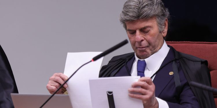 Fux vota com Cármen Lúcia para derrubar flexibilização da Lei da Ficha Limpa