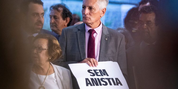 Petista alvo de ação no STF acusa Flávio de tentar “silenciar” oposição
