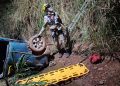Corpo de homem é encontrado em decomposição em carro que caiu de ponte