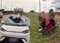 Taguatinga: acidente com capotamento deixa carro destruído na BR-070. Veja vídeo