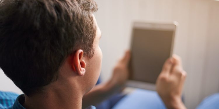 Como o consumo de pornografia na adolescência impacta a saúde mental?