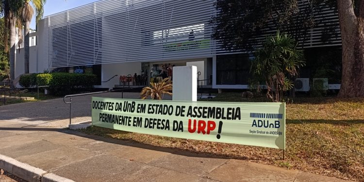 UnB: assembleia mantém indicativo de greve, mas aulas seguem normais