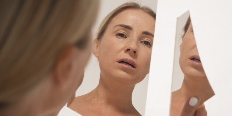 Beauty burnout: busca por aparência perfeita gera exaustão mental