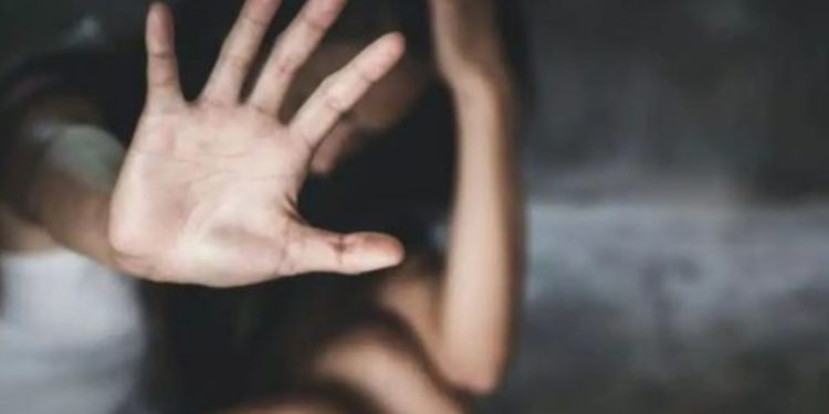 Adolescente é amarrada pelas pernas e torturada por dupla no DF