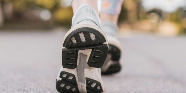 Caminhada em jejum emagrece mais? Entenda