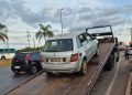 Carro com R$ 15 mil em multas e sem licenciamento é guinchado no DF