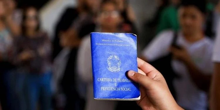 DF começa semana com 1.255 vagas de emprego e salários de até R$ 3,5 mil