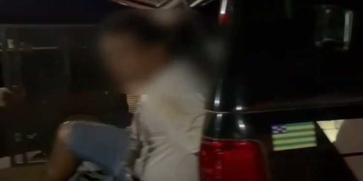 Casal em fuga é preso com drogas, jabutis e máquinas roubadas. Veja vídeo