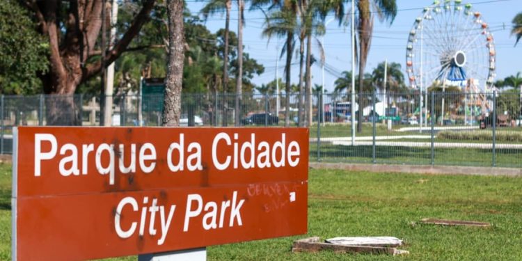 Lazer ilhado: cercas no Parque da Cidade impedem acesso de pedestres
