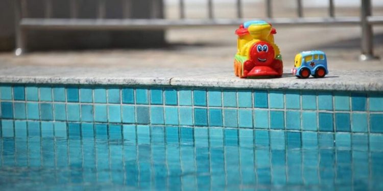 Bebê de 1 ano morre afogado em piscina de casa no Park Way