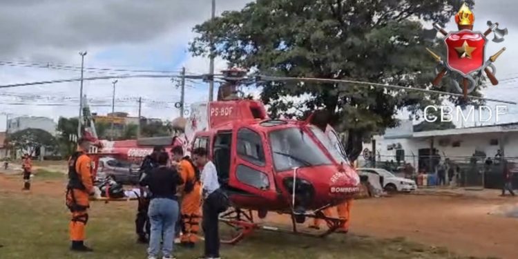 Criança é levada de helicóptero ao hospital após picada de escorpião. Veja vídeo