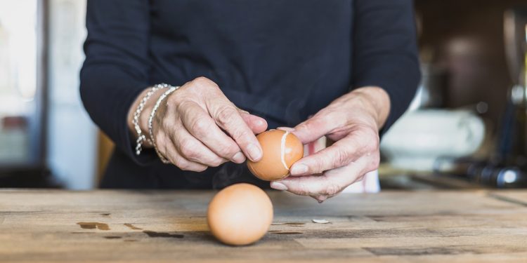 Comer ovos pode reduzir risco de Alzheimer em até 27%, afirma estudo