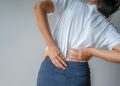 Dor na lombar todo dia? Entenda os sinais que o corpo pode estar dando