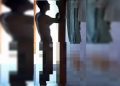 Tara no babydoll: homem invade casa, fica nu e veste pijama de vizinha. Veja vídeo