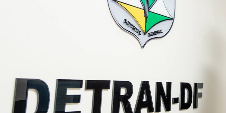 Servidor do Detran e esposa operavam esquema milionário de fraudes. Veja vídeo