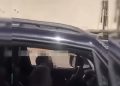Por R$ 500, bêbado detona portão de motel no DF e é pego dormindo em carro . Veja vídeo