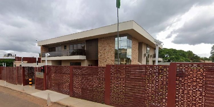 Embaixada terá imóvel penhorado para pagar trabalhador 36 anos sem CLT