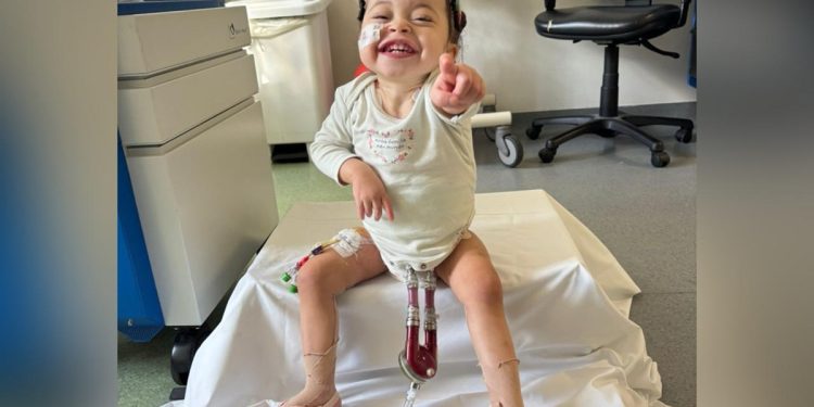 Enquanto aguarda transplante, bebê sobrevive com coração mecânico